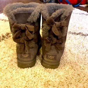 Ugg bow boots
